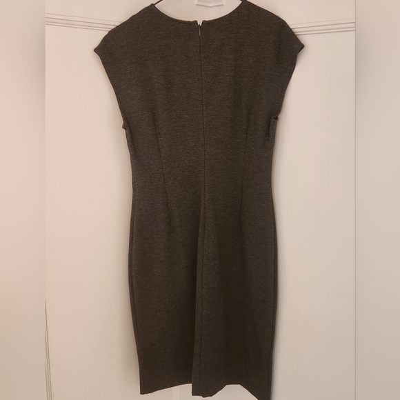 Classic Banana Republic Sheath Dress, size 10, charcoal grey - Picture 2 of 3